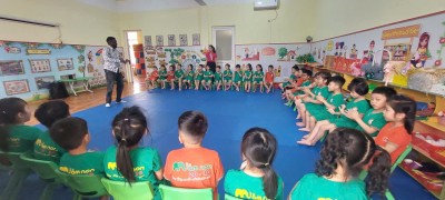 TIẾT HỌC TIẾNG ANH SÔI ĐỘNG VÀ ĐẦY TRẢI NGHIỆM TẠI LỚP MẪU LỚN 5 - 6 TUỔI - TRƯỜNG MẦM NON 20/10